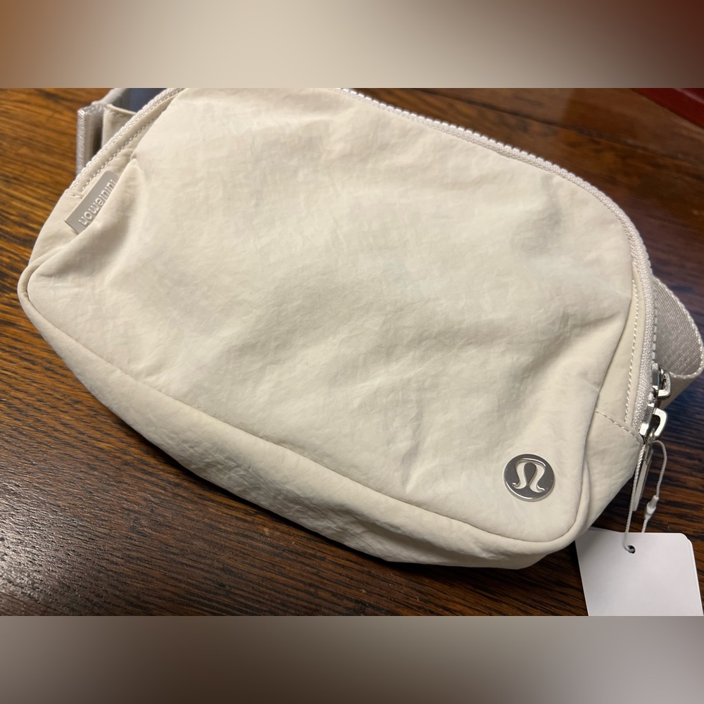Lululemon Everywhere Belt Bag